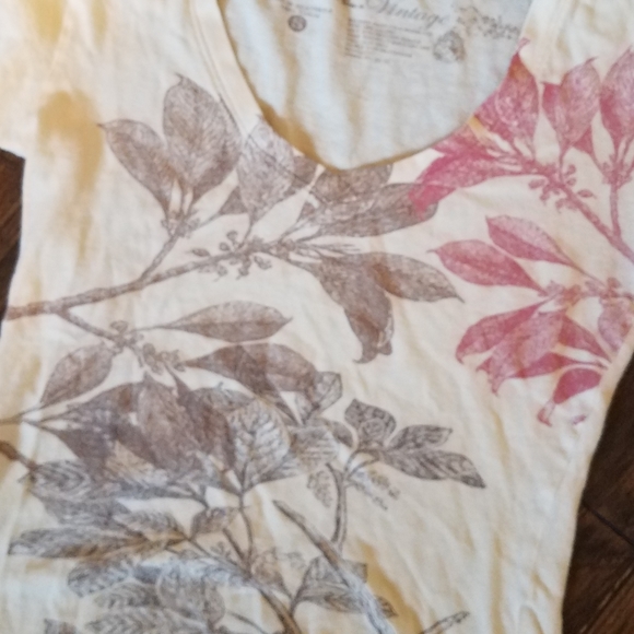 V Neck Tshirt - Picture 3 of 3